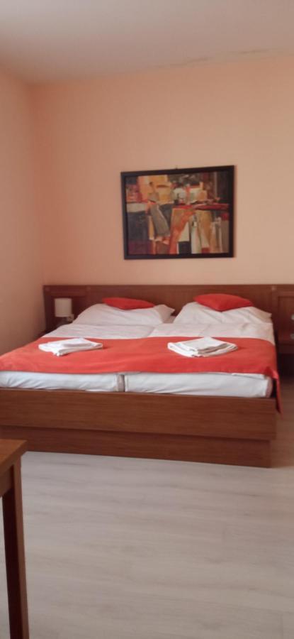 Hotel Penzion Gremium Pressburg Exterior foto