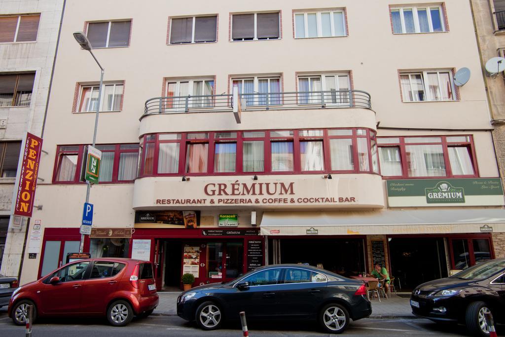 Hotel Penzion Gremium Pressburg Exterior foto