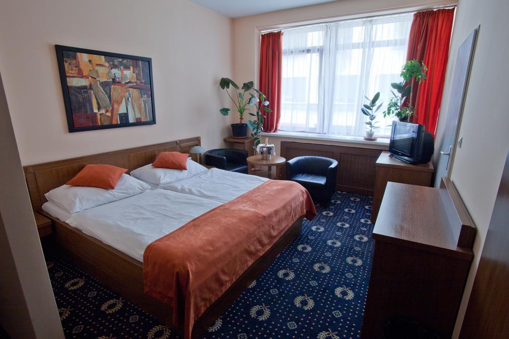 Hotel Penzion Gremium Pressburg Zimmer foto