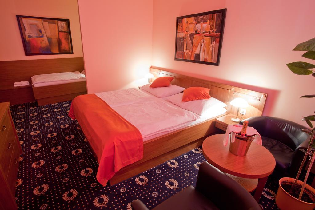 Hotel Penzion Gremium Pressburg Exterior foto