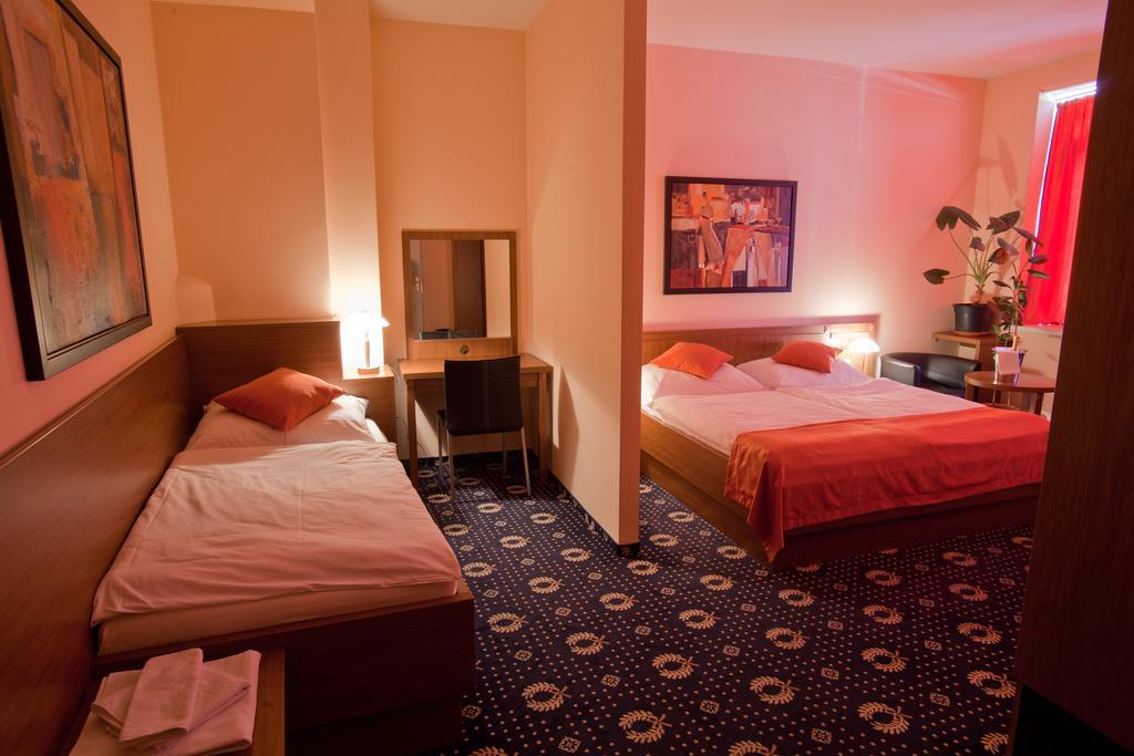 Hotel Penzion Gremium Pressburg Exterior foto