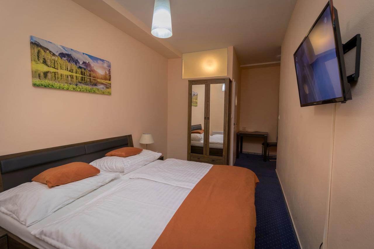 Hotel Penzion Gremium Pressburg Exterior foto